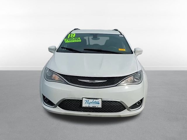 Used 2019 Chrysler Pacifica Touring-L image 2