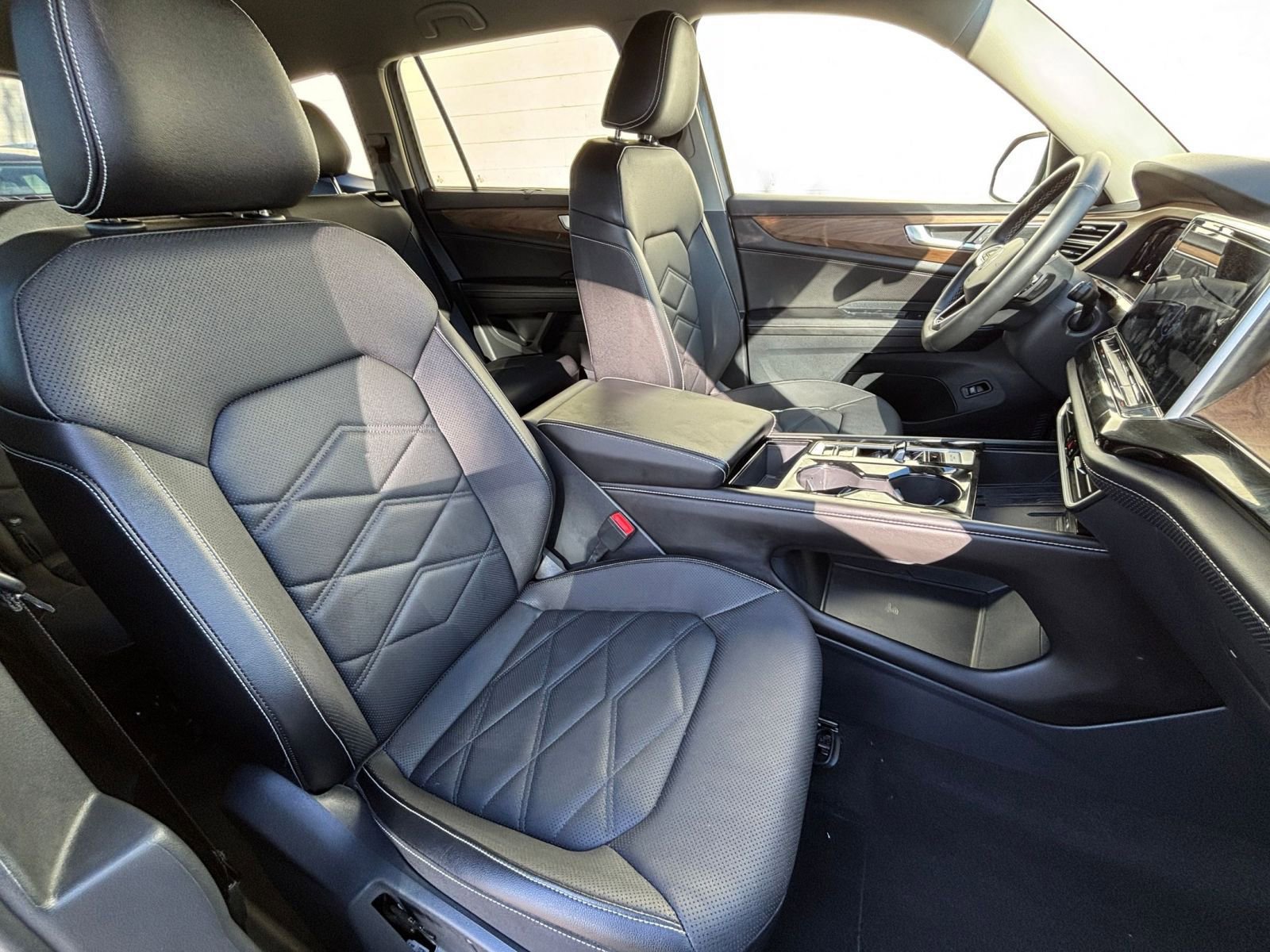 Used 2025 Volkswagen Atlas SE image 37