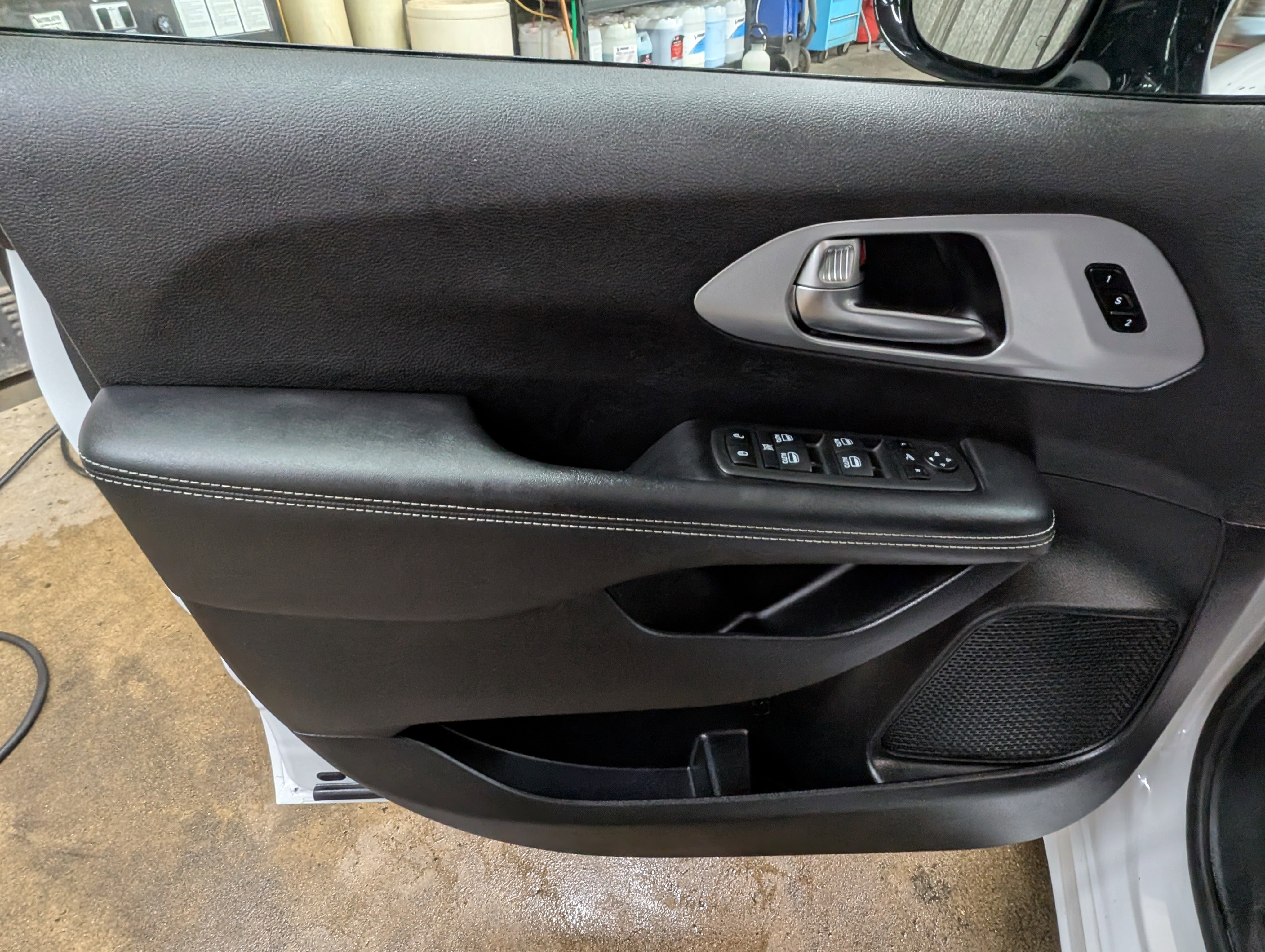 Used 2025 Chrysler Pacifica Limited image 10