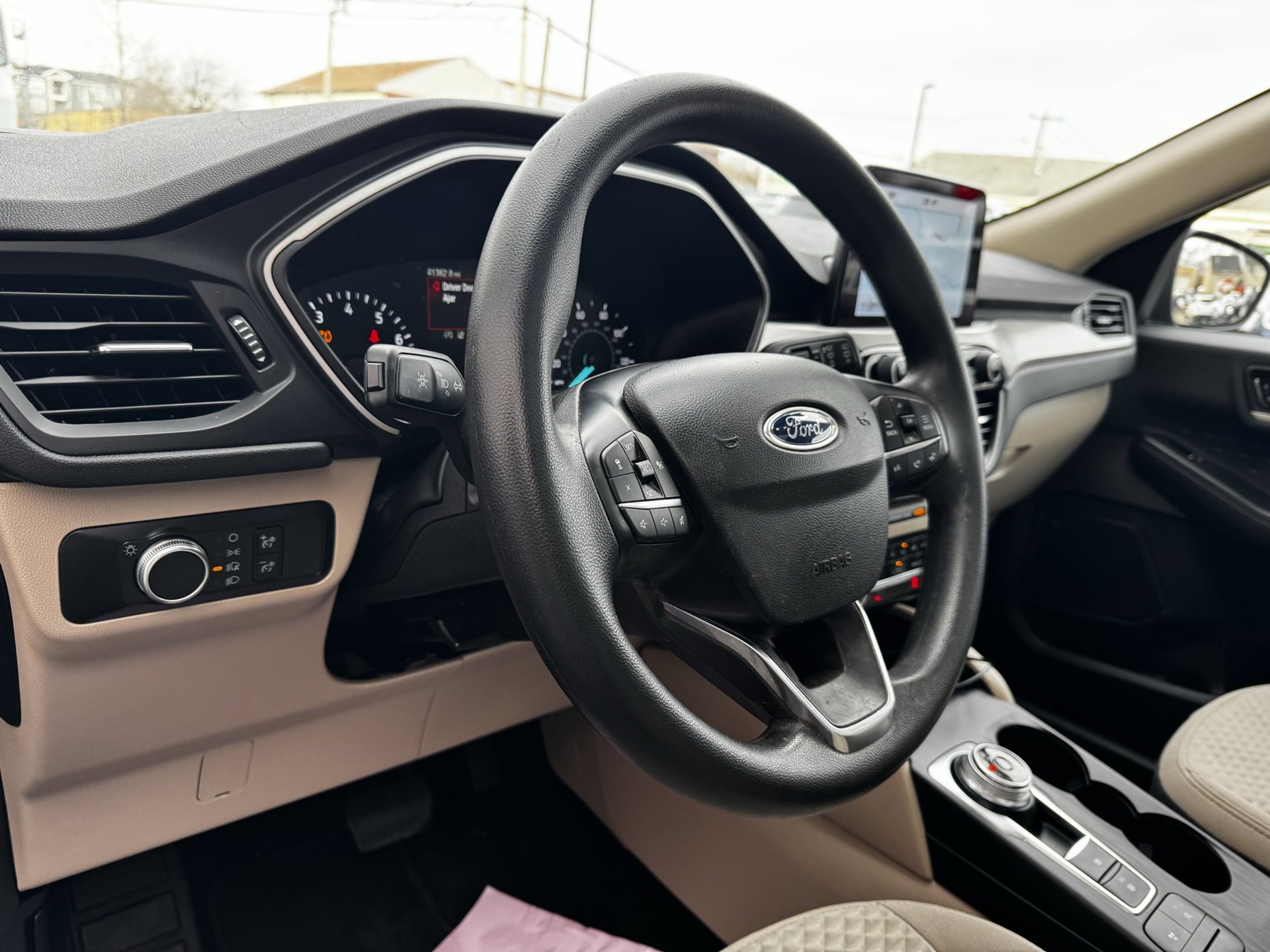 Used 2020 Ford Escape SE image 17