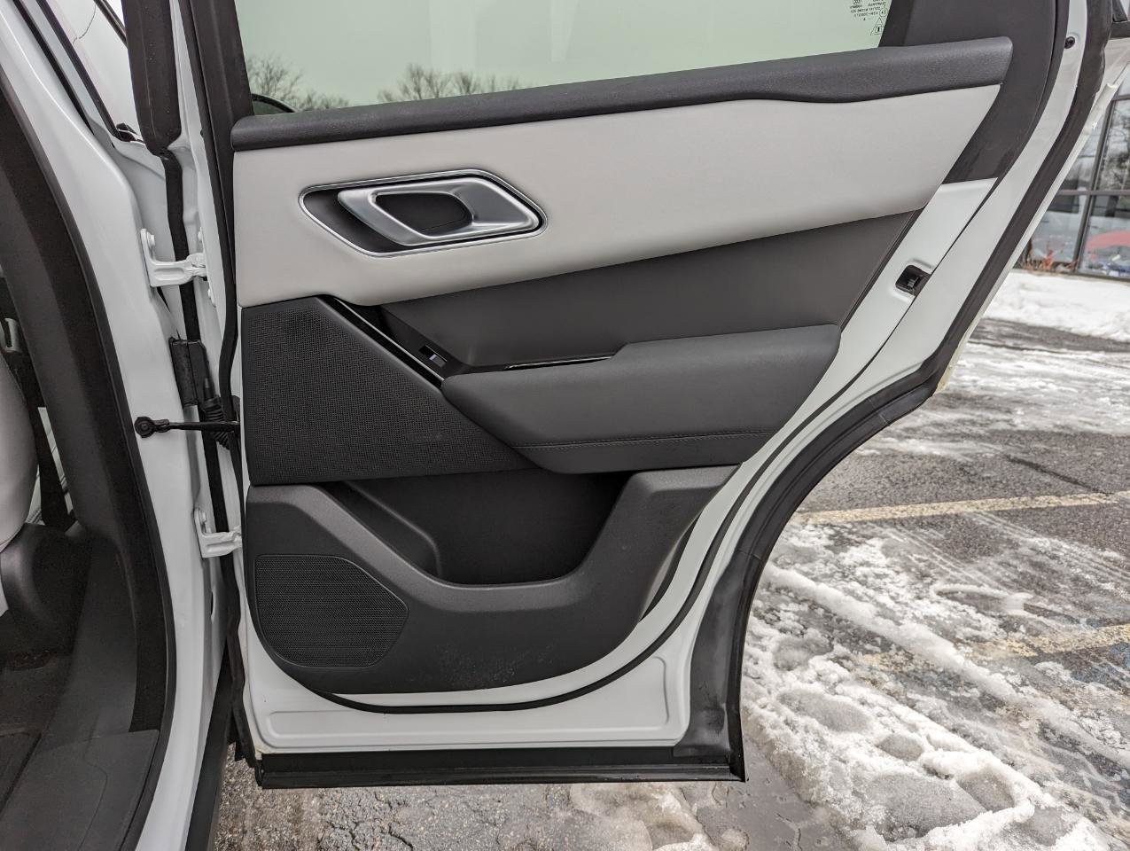 Used 2025 Land Rover Range Rover Velar Dynamic SE image 28