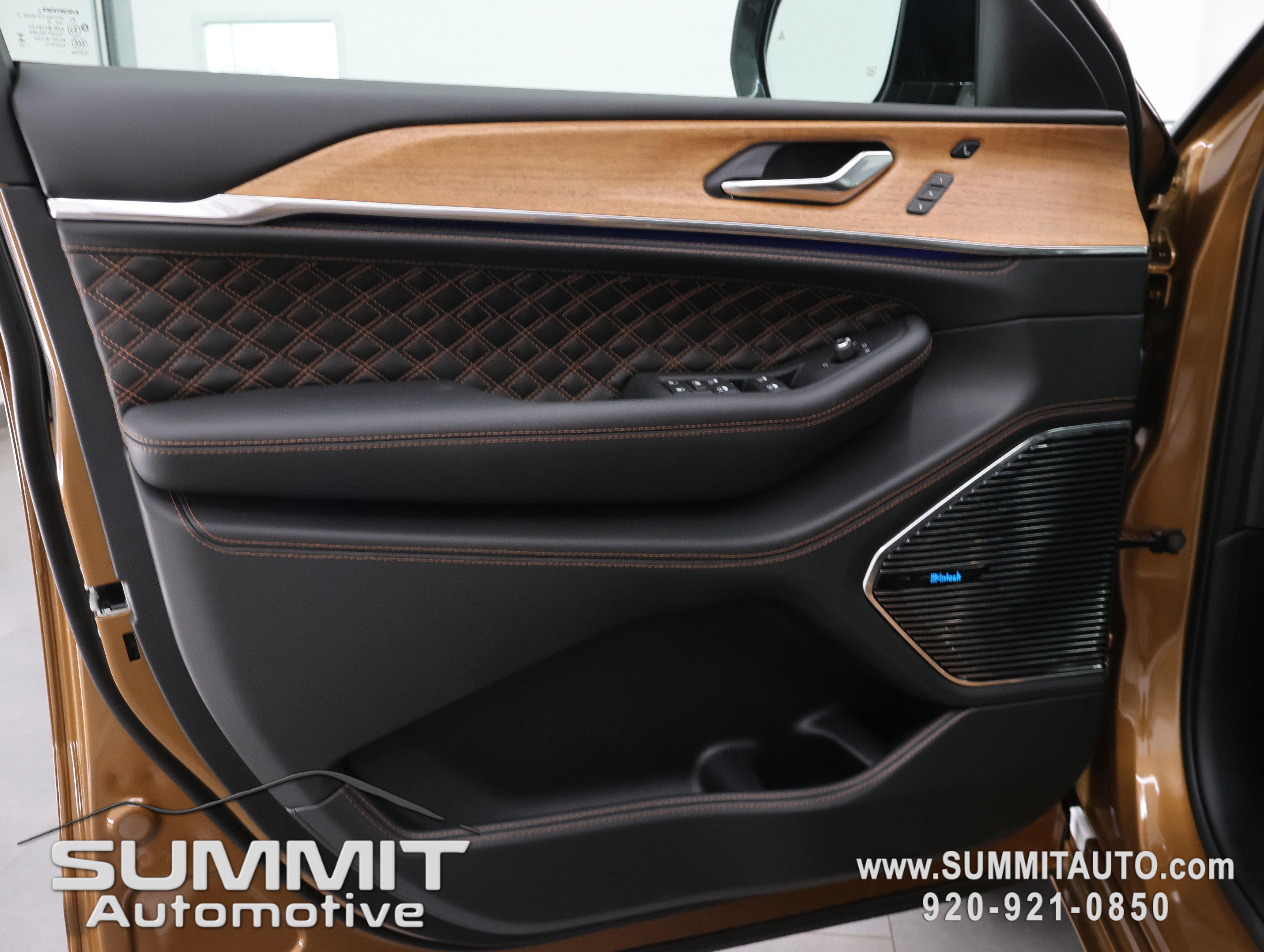 New 2026 Jeep Grand Cherokee L Summit w/ Obsidian Package AWD/4WD image 50