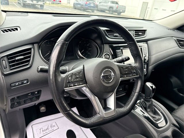 Used 2018 Nissan Rogue SV w/ Sun & Sound Touring Package image 6