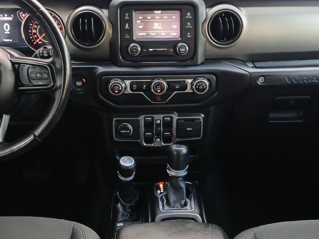 Used 2018 Jeep Wrangler Unlimited Sport S AWD/4WD image 3