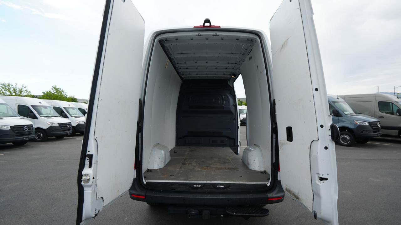 Used 2024 Mercedes-Benz Sprinter 2500 image 7