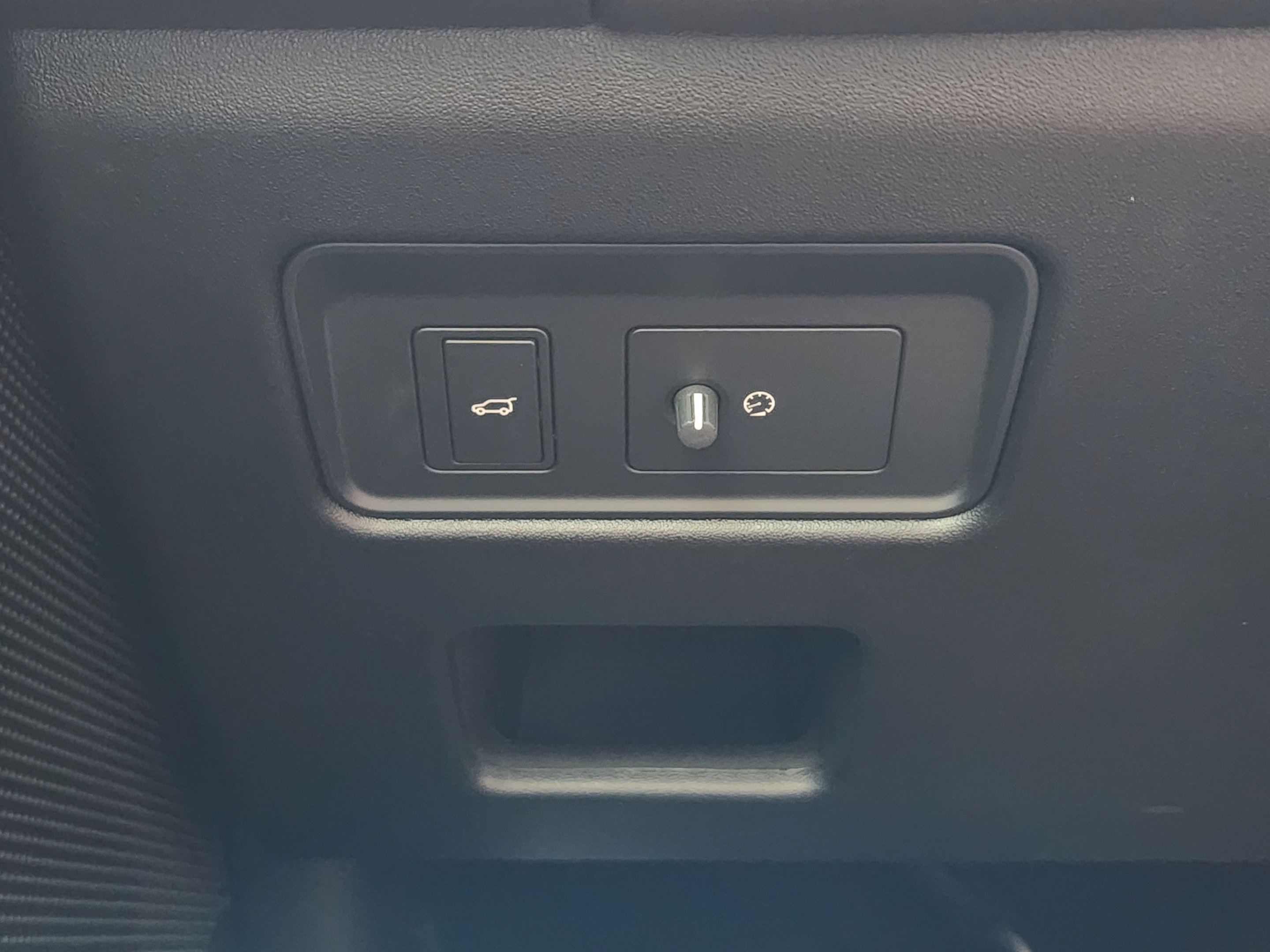 Certified 2025 Land Rover Discovery S AWD/4WD image 18