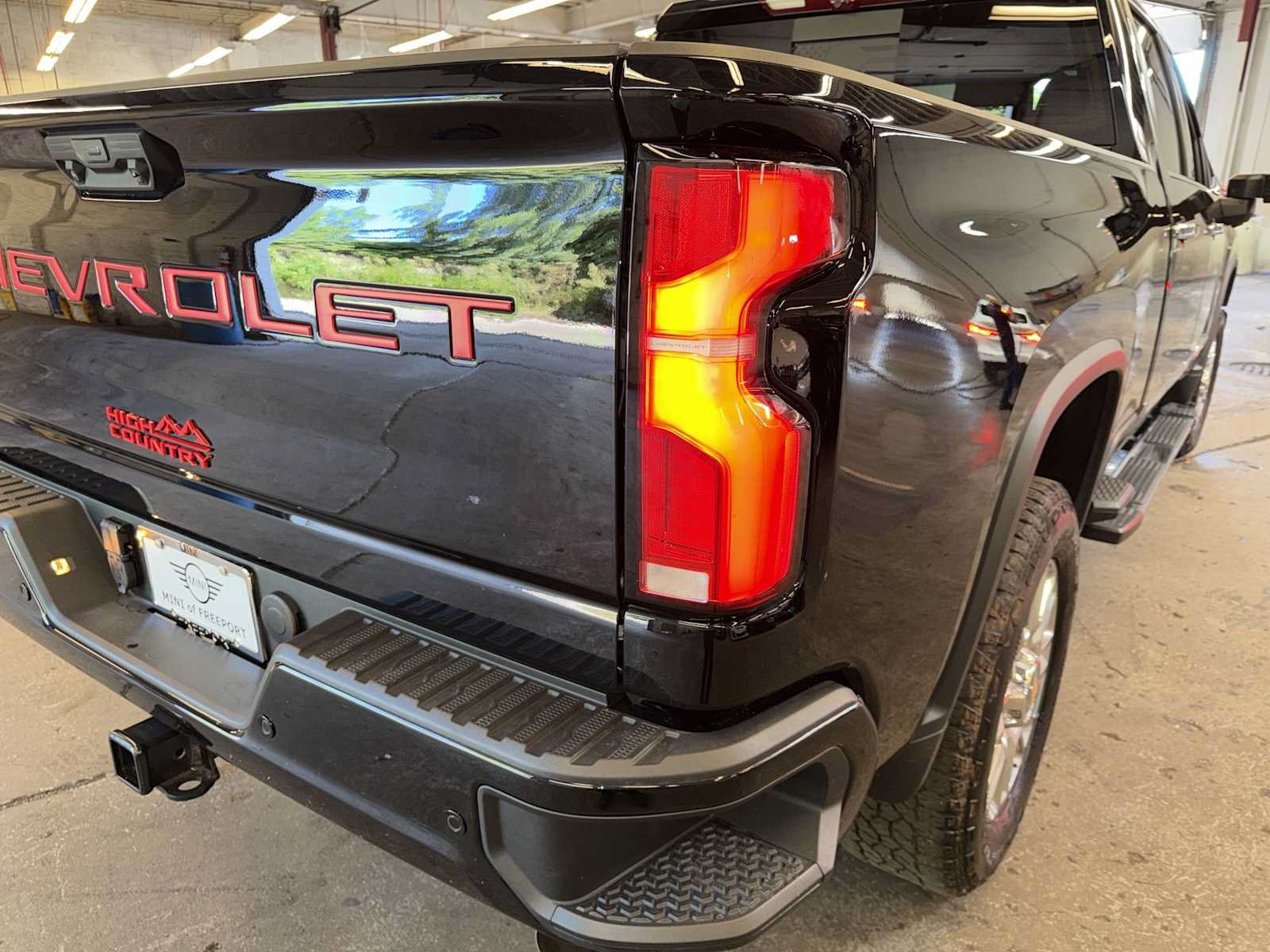 Used 2025 Chevrolet Silverado 2500 High Country w/ High Country Premium Package AWD/4WD image 27