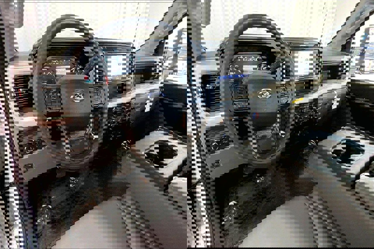 Used 2025 Ford F350 XL image 4