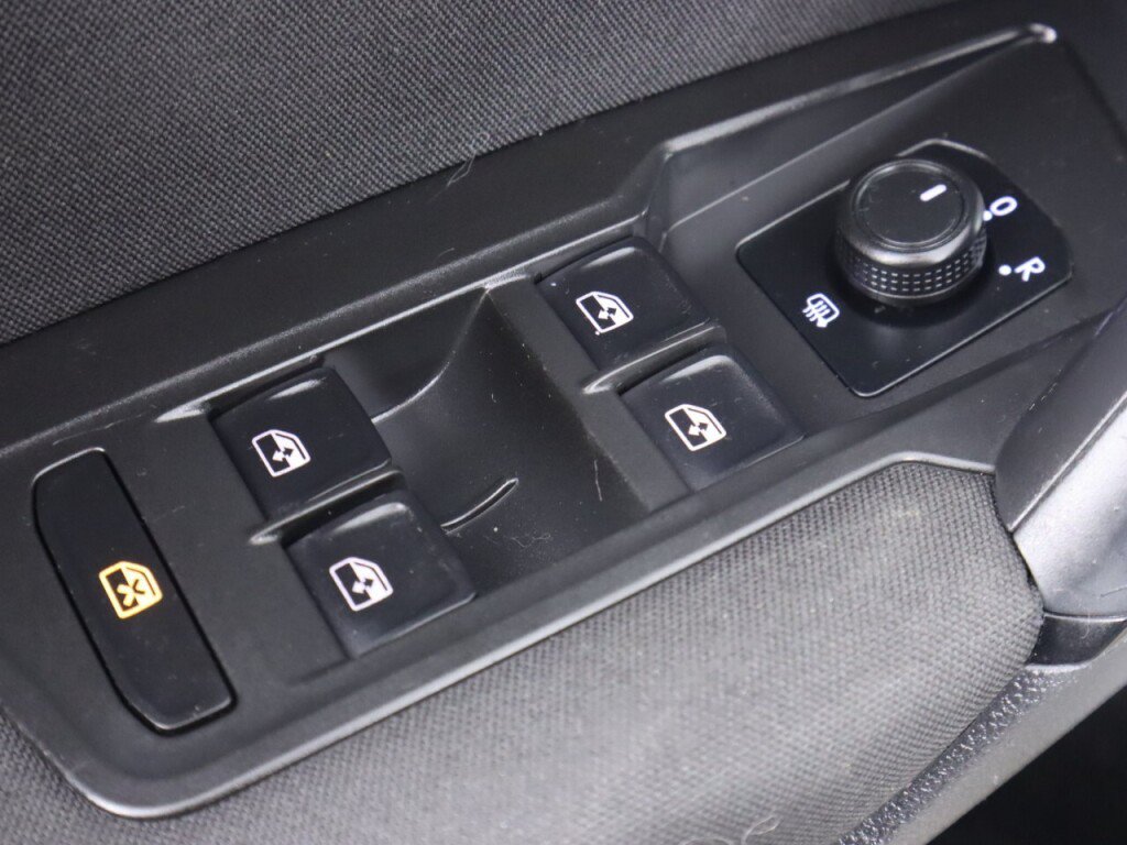 Used 2019 Volkswagen Tiguan S w/ 3rd Row Seat Package AWD/4WD image 25