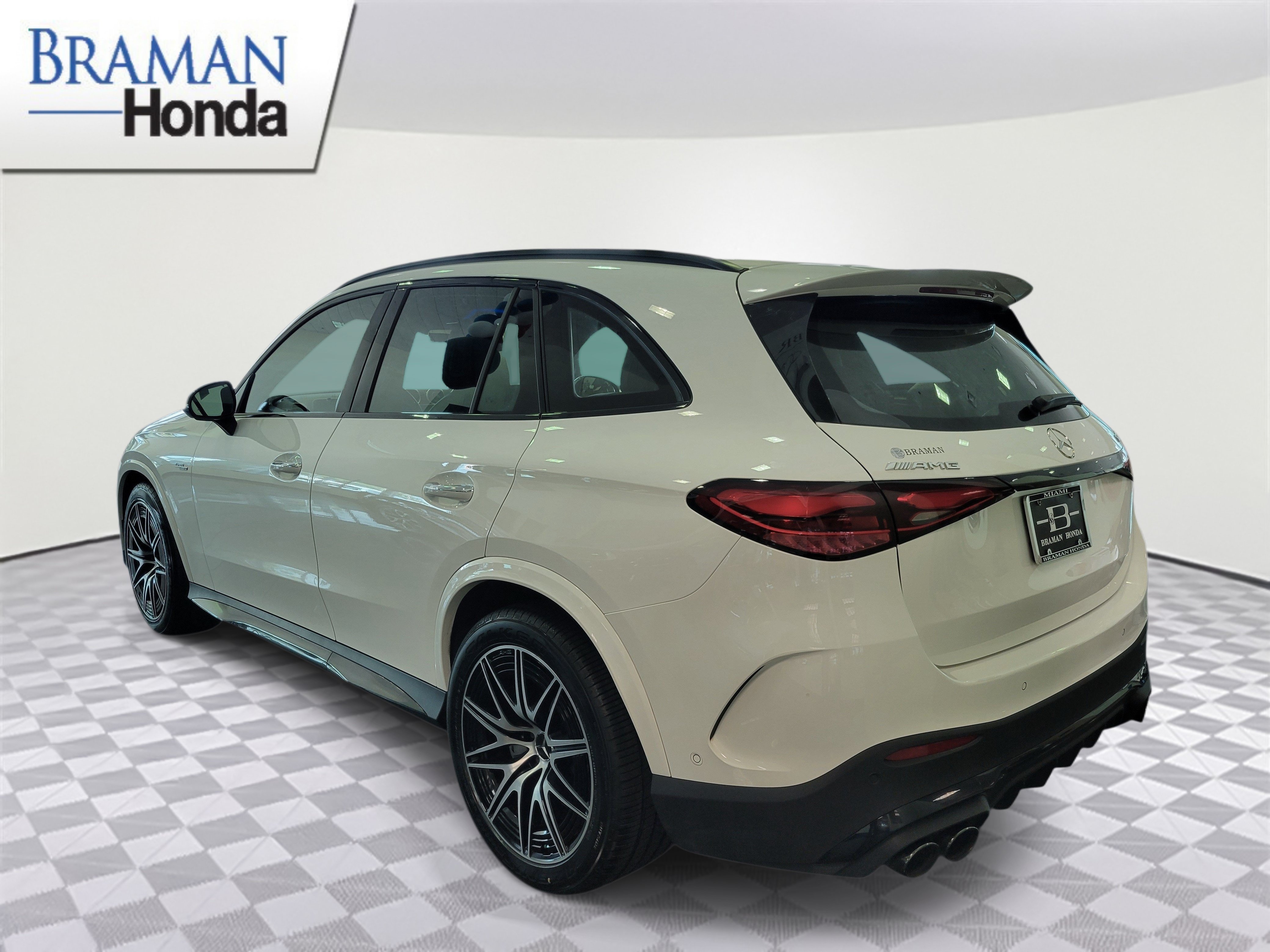 Used 2025 Mercedes-Benz GLC 43 AMG 4MATIC image 4