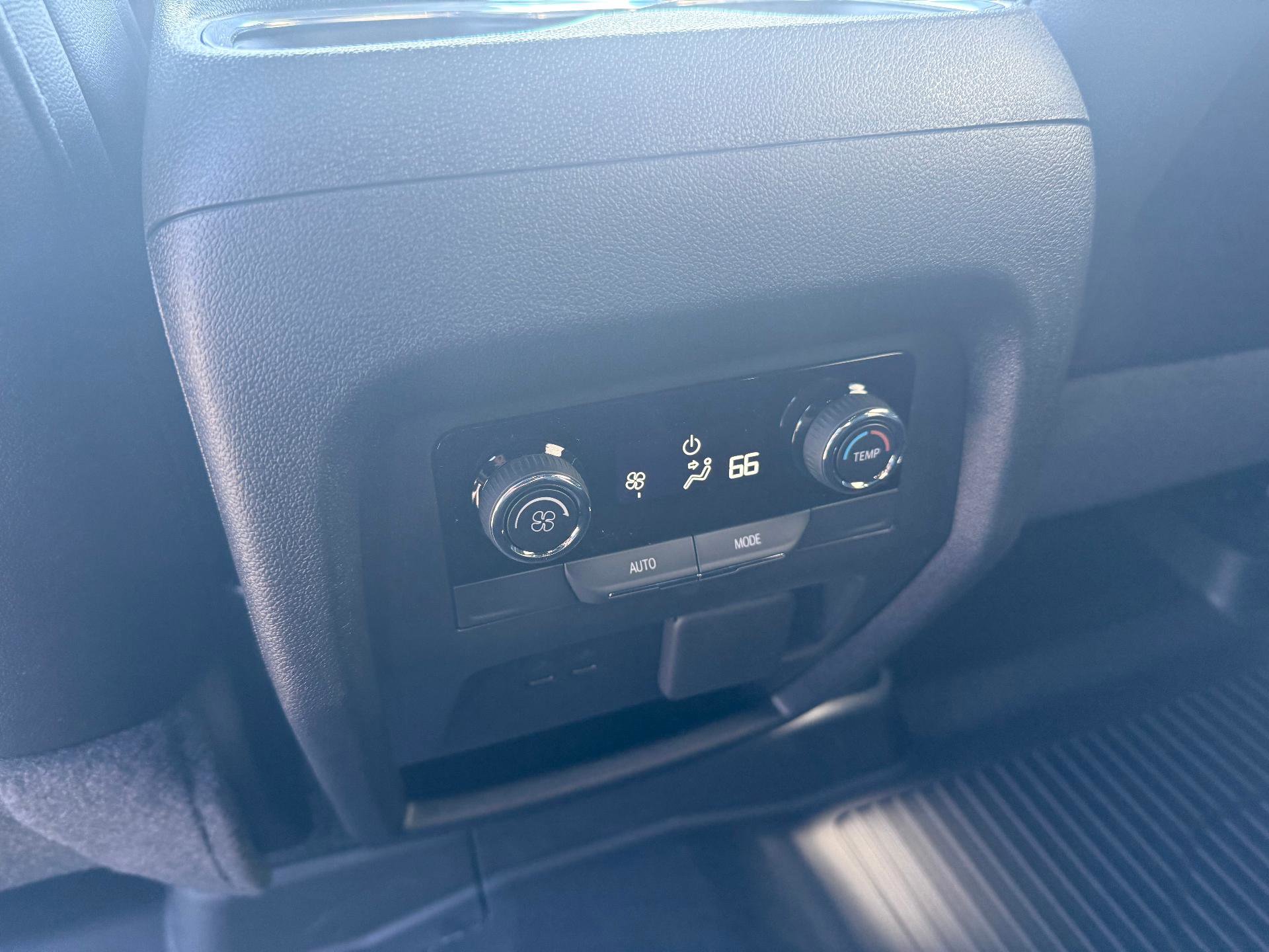 New 2026 Chevrolet Traverse LT FWD image 21