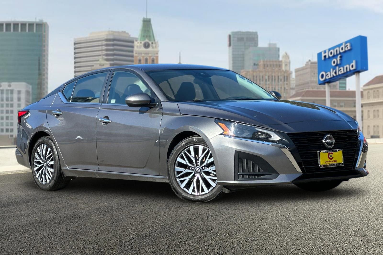 Used 2023 Nissan Altima 2.5 SV image 2