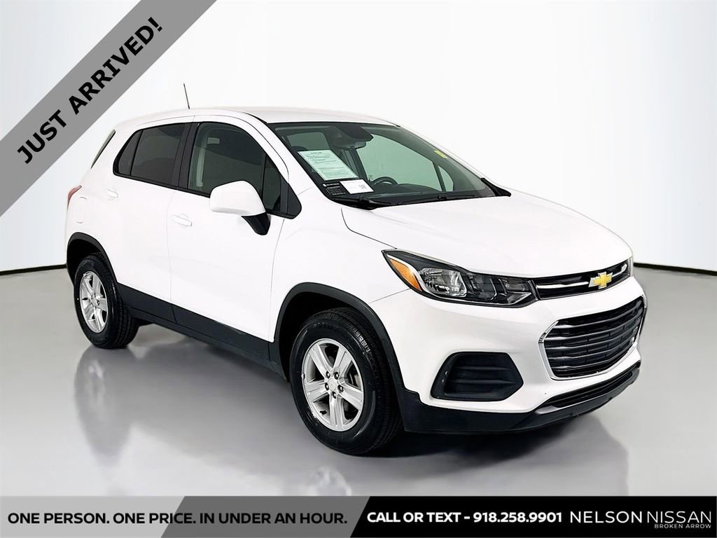 Used 2022 Chevrolet Trax LS w/ Tint and Cruise Package AWD/4WD image 3