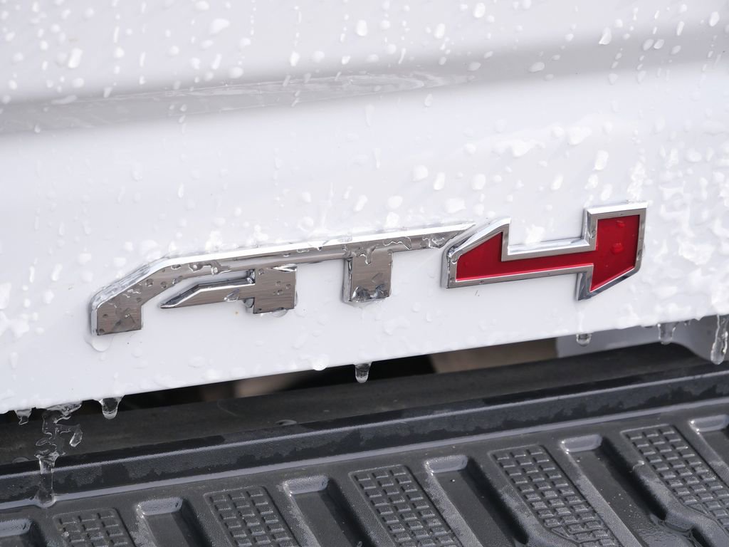 Used 2025 GMC Sierra 2500 AT4 image 23