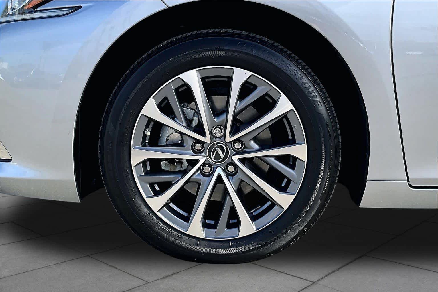 Certified 2025 Lexus ES 350 w/ Accessory Package (Z1) FWD image 10