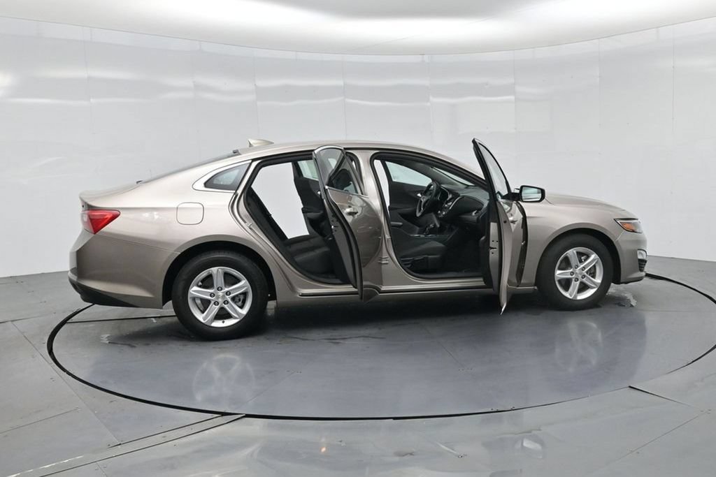 Used 2023 Chevrolet Malibu LT FWD image 3