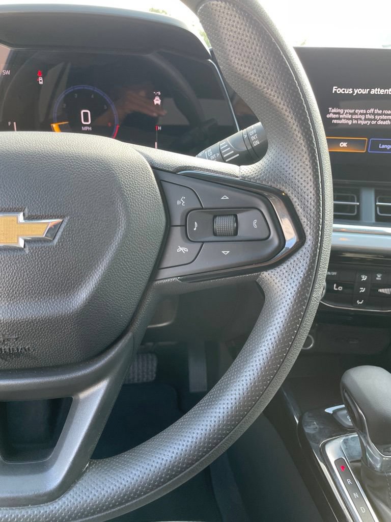 Used 2025 Chevrolet Trax LT FWD image 14