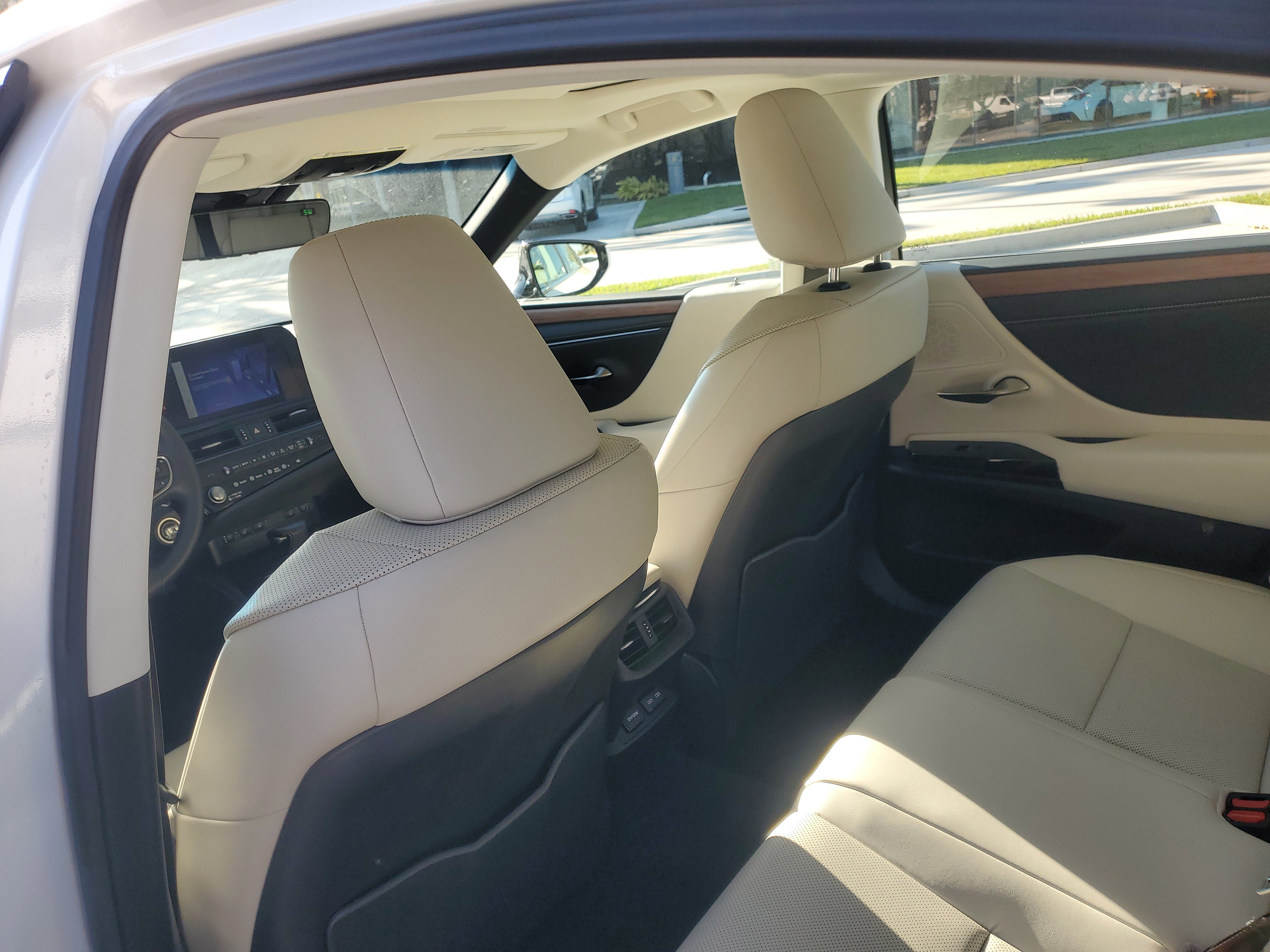 Used 2025 Lexus ES 350 w/ Premium Package image 16