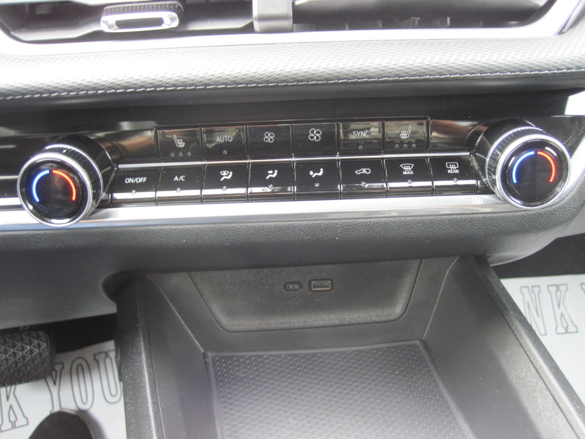 Used 2025 Chevrolet Equinox LT w/ Convenience Package II AWD/4WD image 19