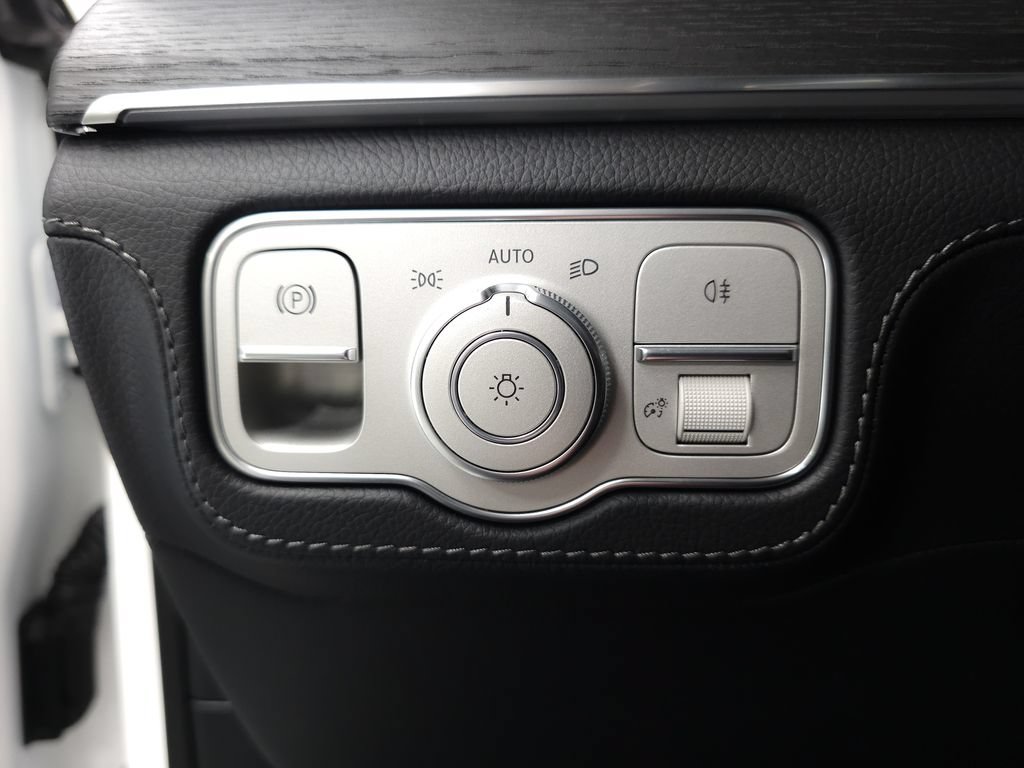 Used 2025 Mercedes-Benz GLE 450e 4MATIC image 10
