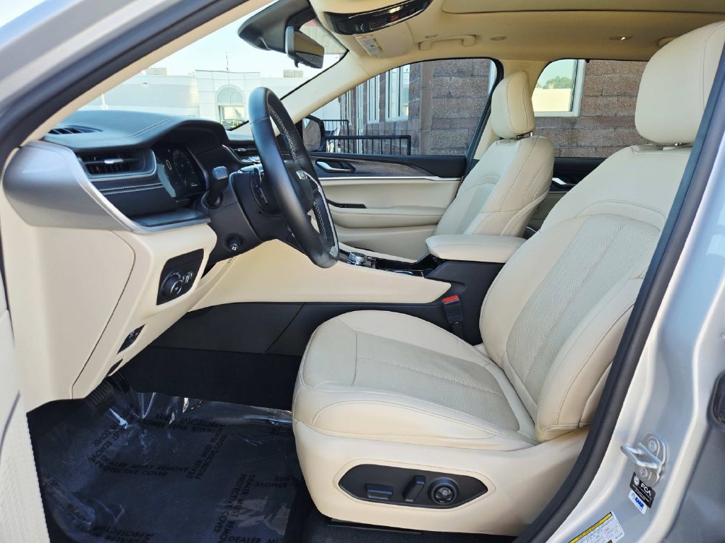 Used 2021 Jeep Grand Cherokee L Limited w/ Luxury Tech Group II AWD/4WD image 12