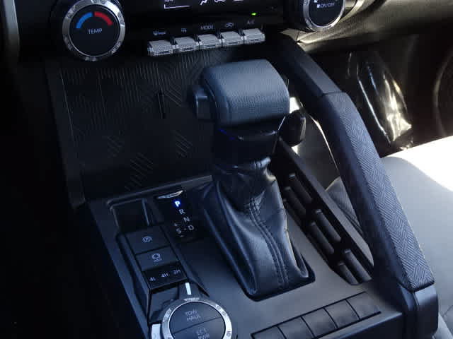 Certified 2025 Toyota Tacoma SR5 AWD/4WD image 33