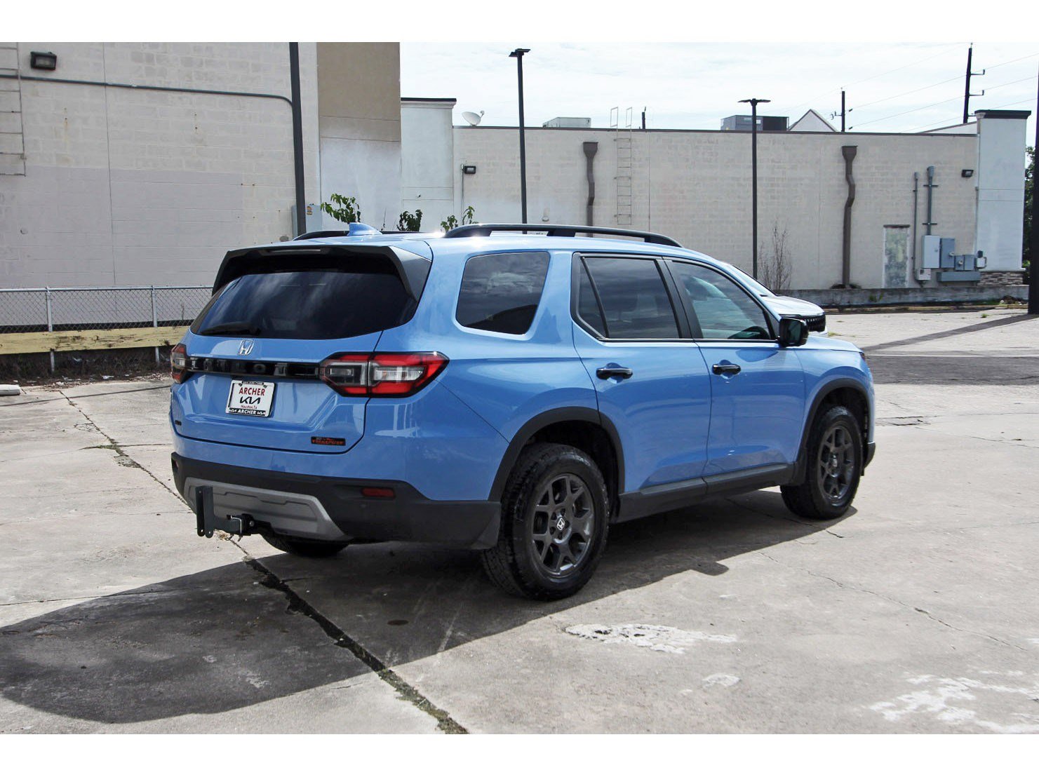 Used 2025 Honda Pilot TrailSport image 7