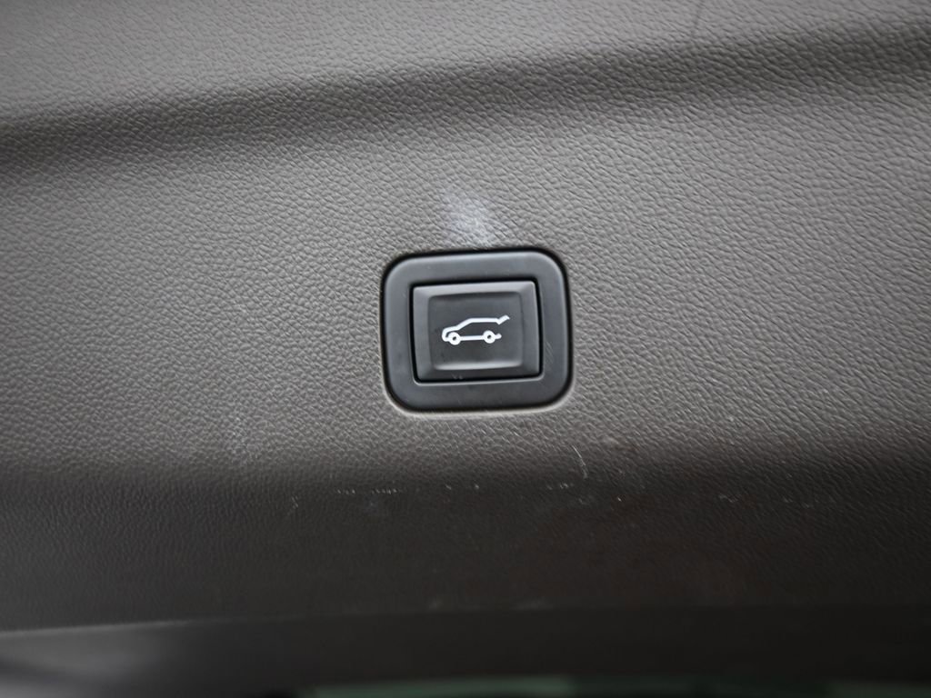 Used 2023 GMC Yukon SLT image 37