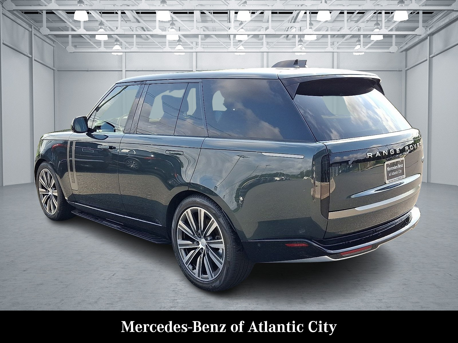 Used 2023 Land Rover Range Rover SE AWD/4WD image 4