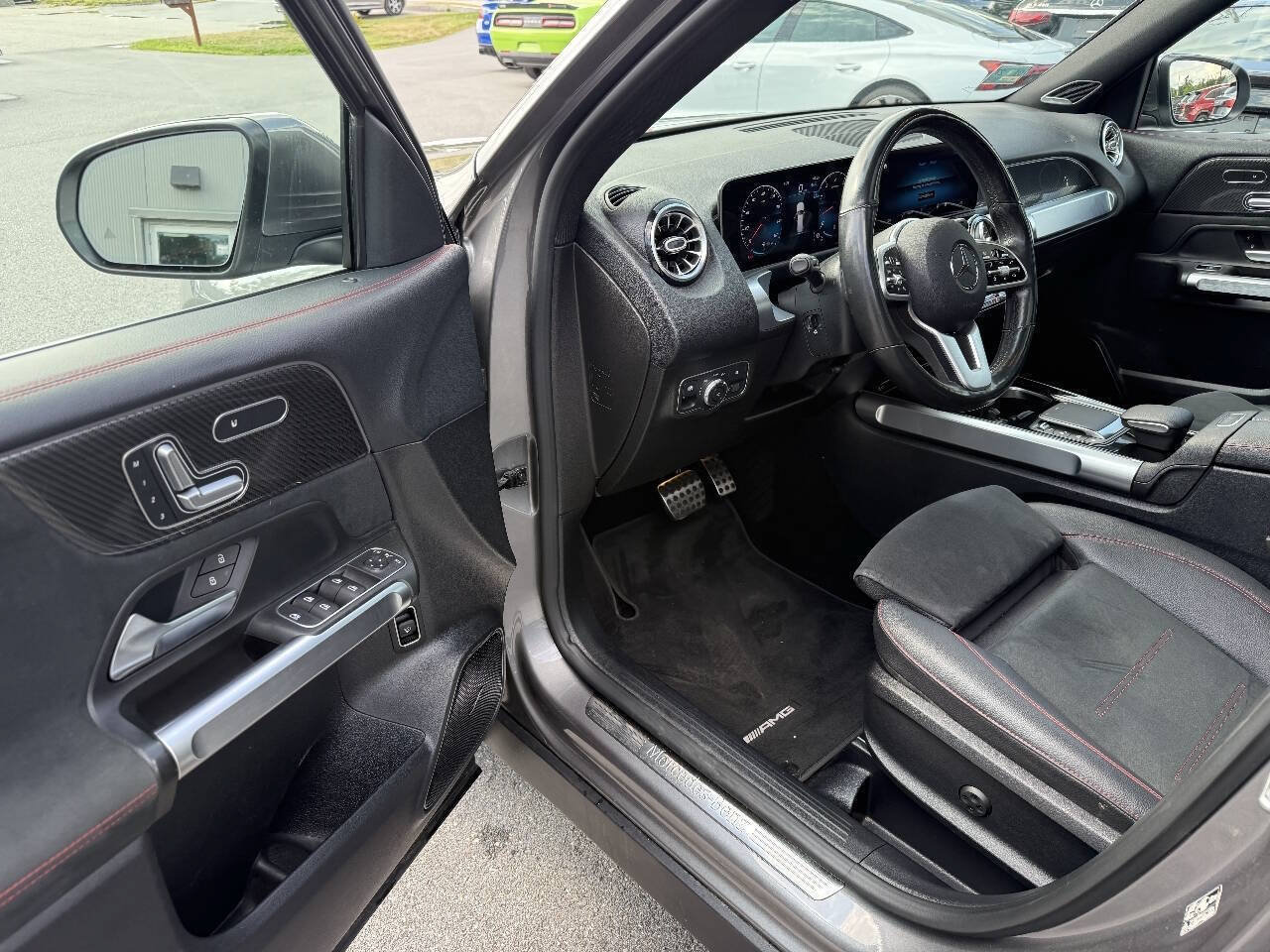 Used 2021 Mercedes-Benz GLB 250 4MATIC image 22