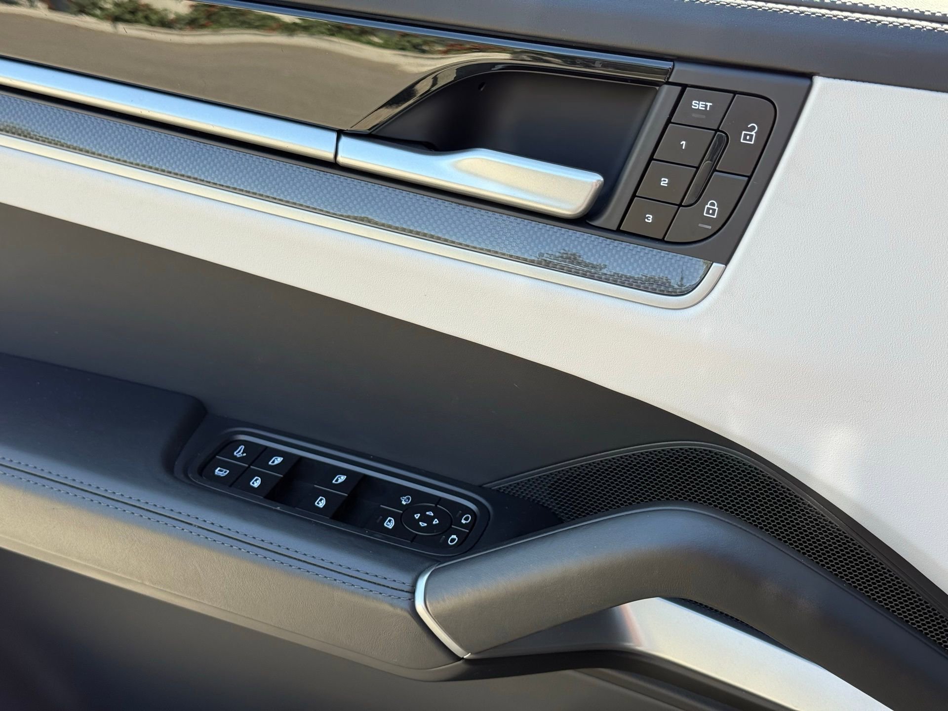 Certified 2025 Porsche Cayenne Turbo image 27