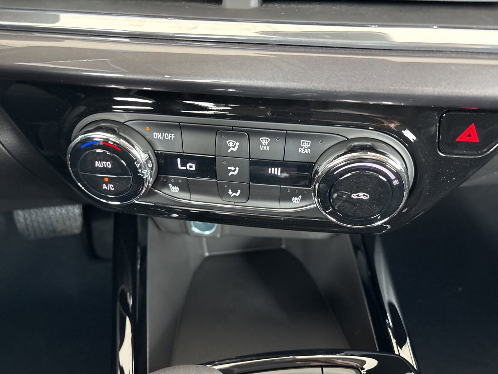 New 2026 Chevrolet Trax ACTIV w/ Driver Confidence Package FWD image 24