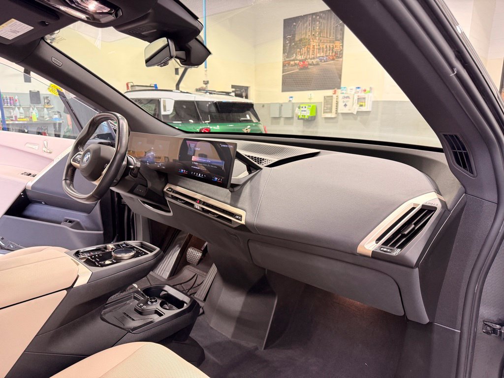 Used 2024 BMW iX xDrive50 w/ Premium Package AWD/4WD image 28