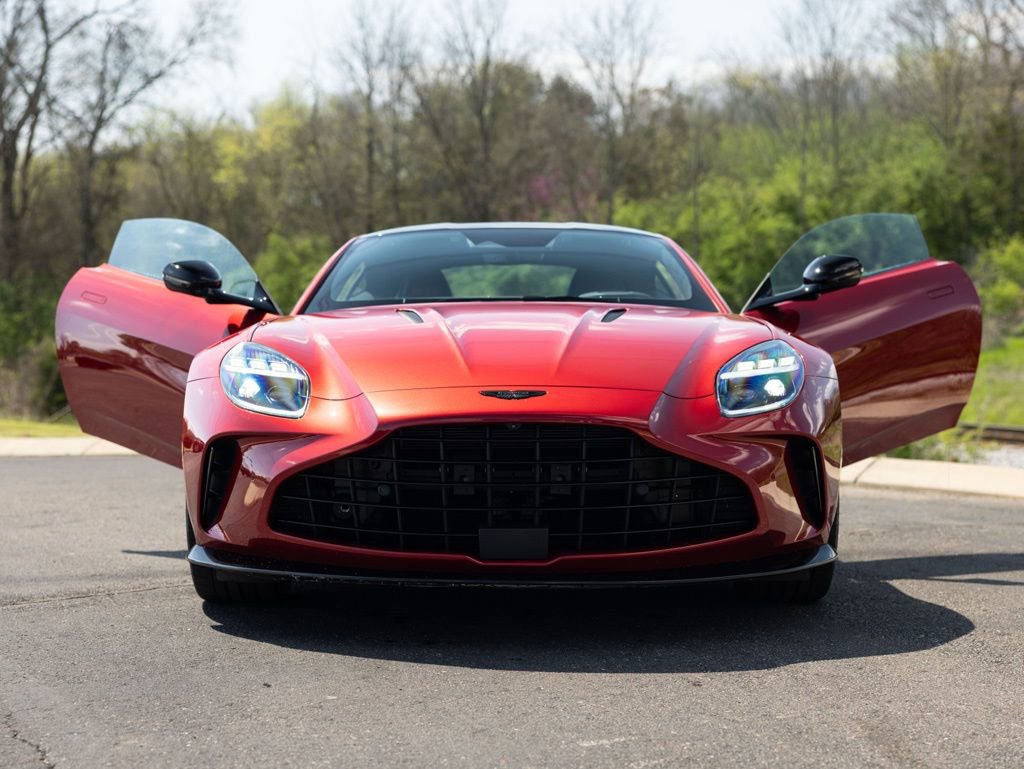 Used 2025 Aston Martin V8 Vantage Coupe image 11