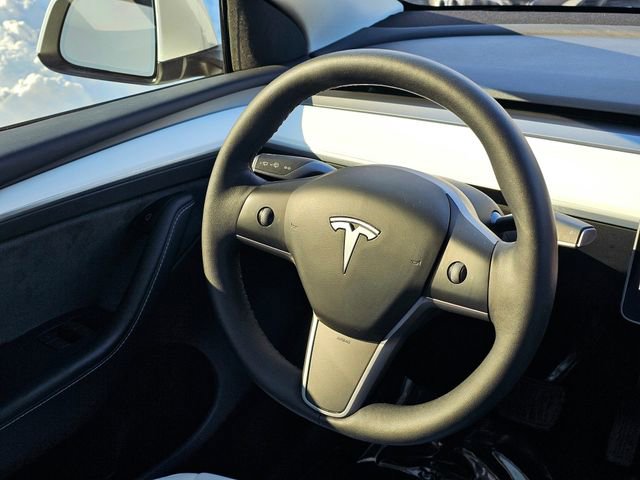 Used 2023 Tesla Model Y Long Range image 30