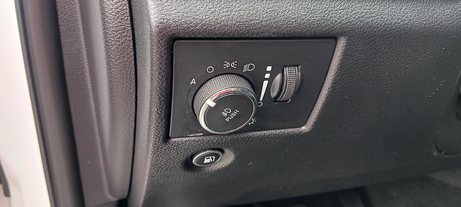 Used 2020 Jeep Grand Cherokee Overland RWD image 11
