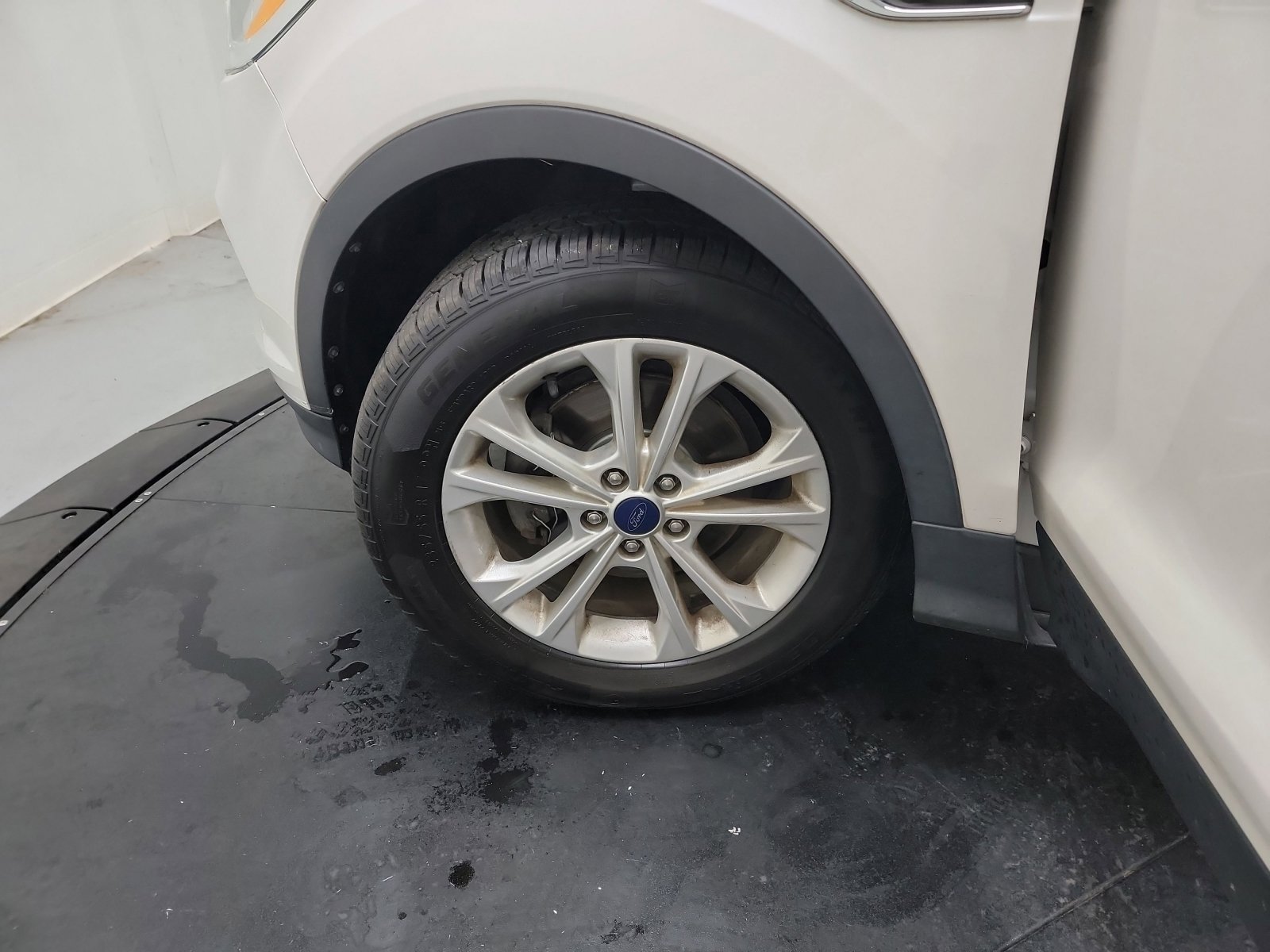 Used 2017 Ford Escape SE w/ Equipment Group 201A image 30