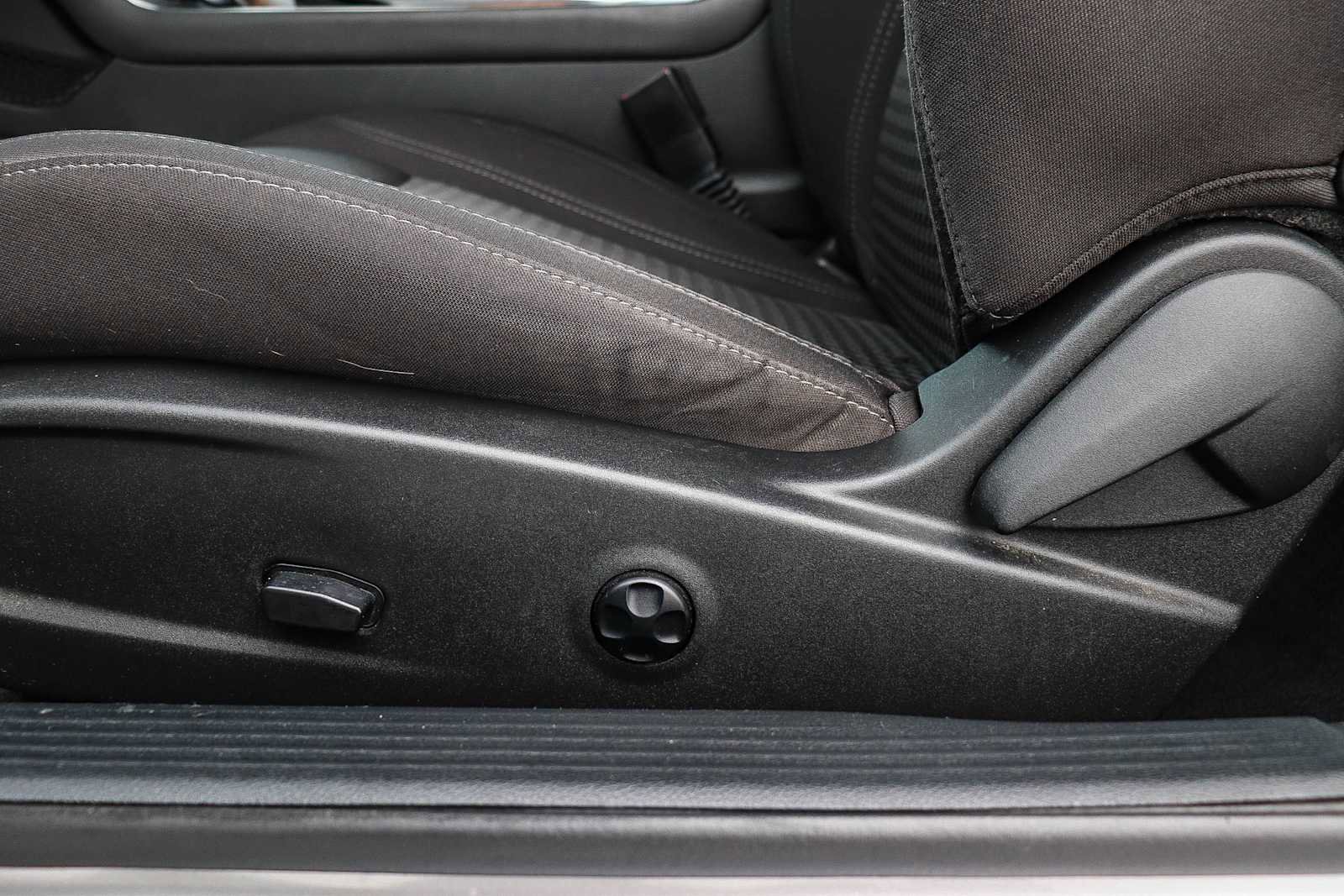 Used 2017 Dodge Challenger SXT w/ Blacktop Package image 28