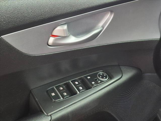 Used 2023 Kia Forte LXS FWD image 11