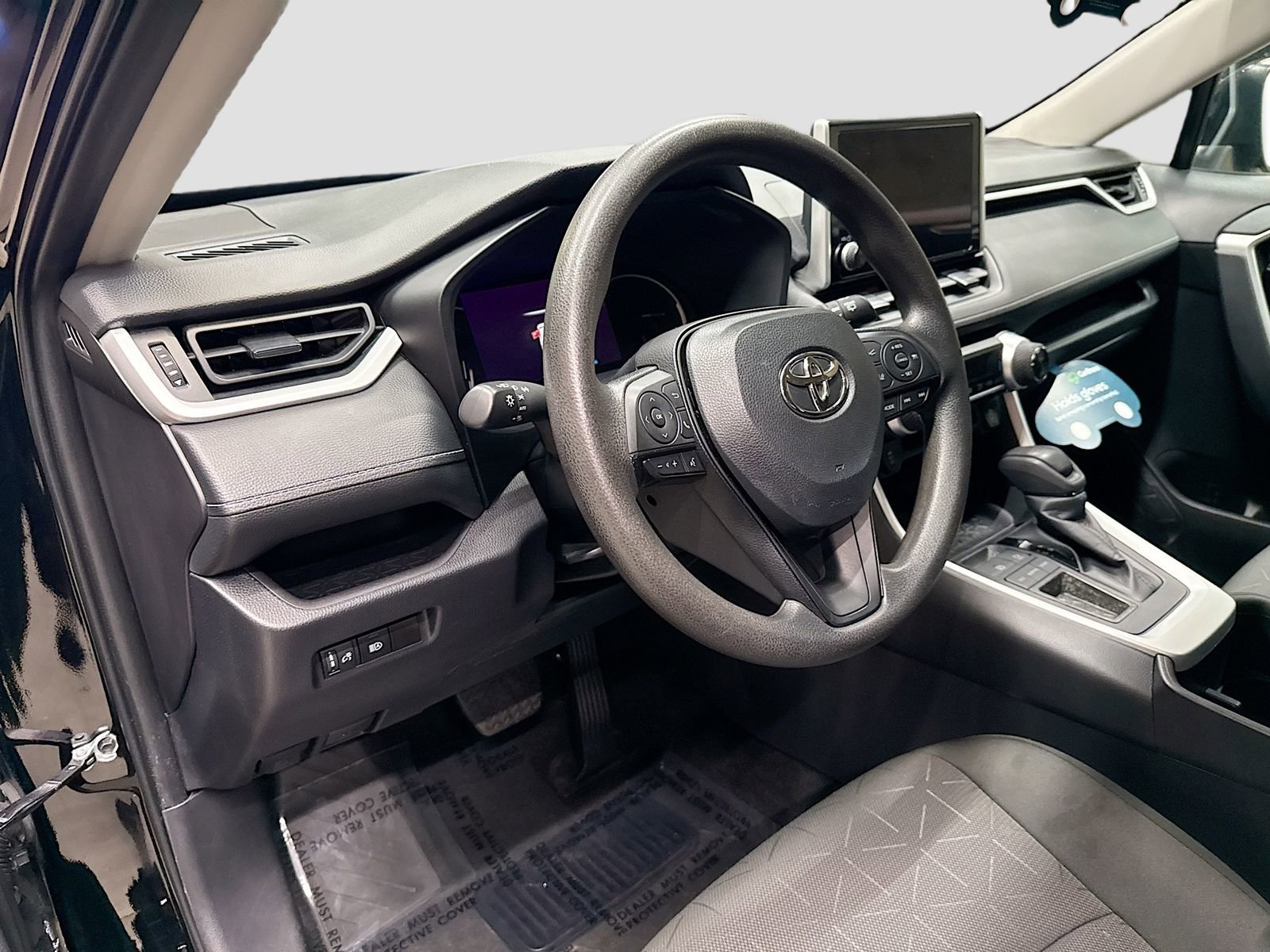 Used 2024 Toyota RAV4 XLE FWD image 9