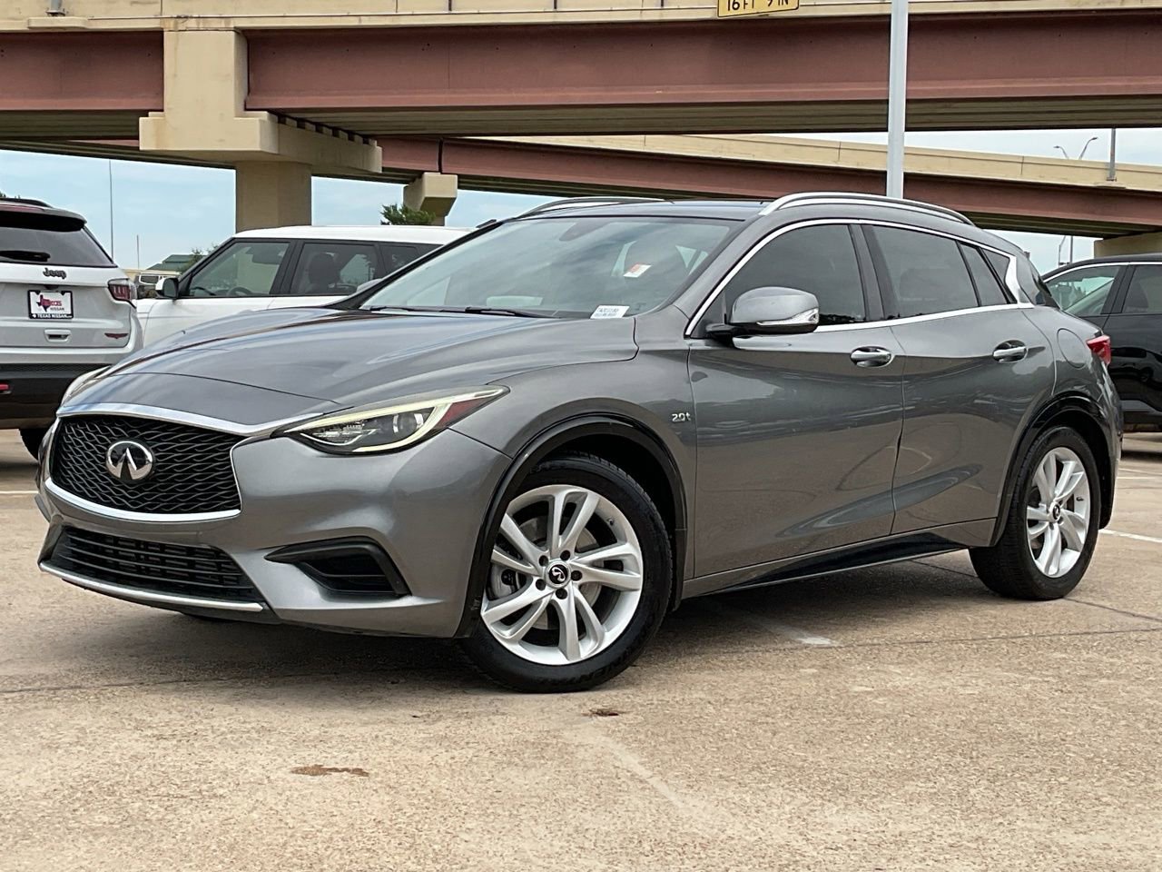 Used 2018 INFINITI QX30 image 2