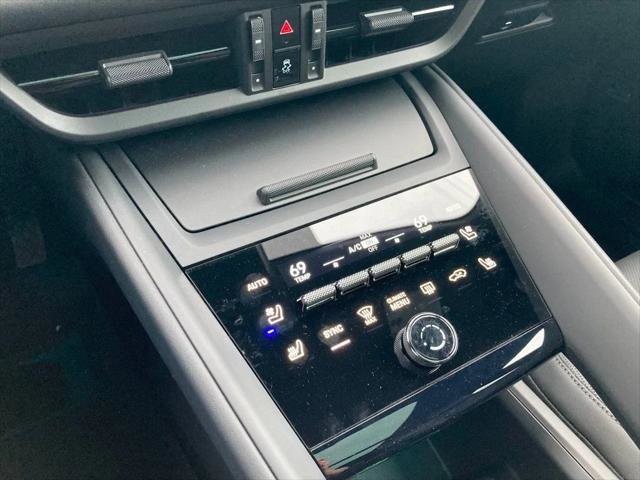 Used 2024 Porsche Macan 4 Electric image 27