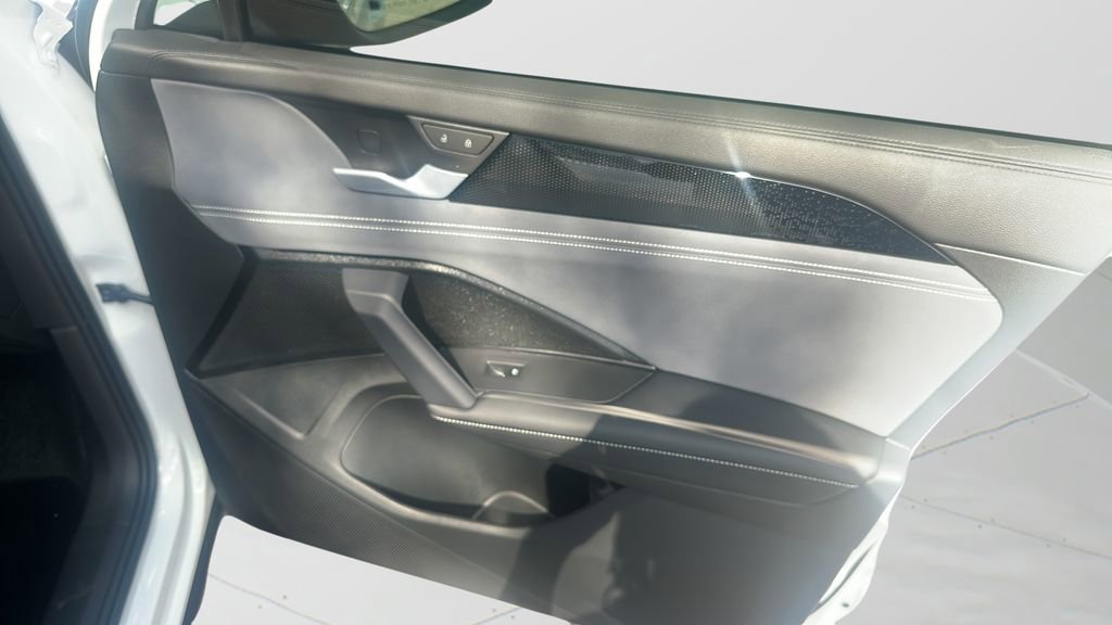 New 2026 Volkswagen Tiguan SE R-Line image 9