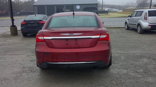 Used 2011 Chrysler 200 Touring FWD image 4