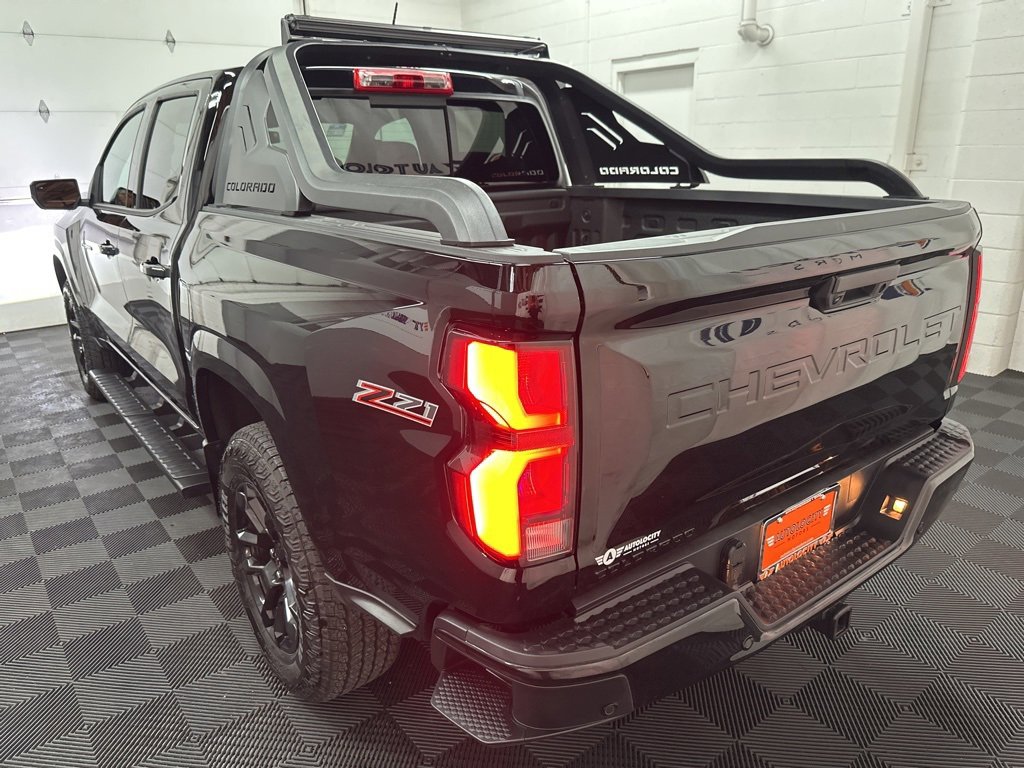 Used 2025 Chevrolet Colorado Z71 w/ Midnight Edition image 7