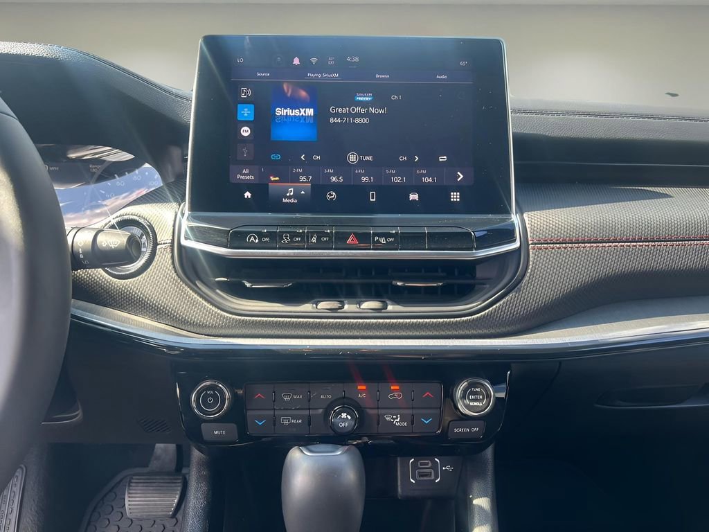 Used 2024 Jeep Compass Trailhawk image 19