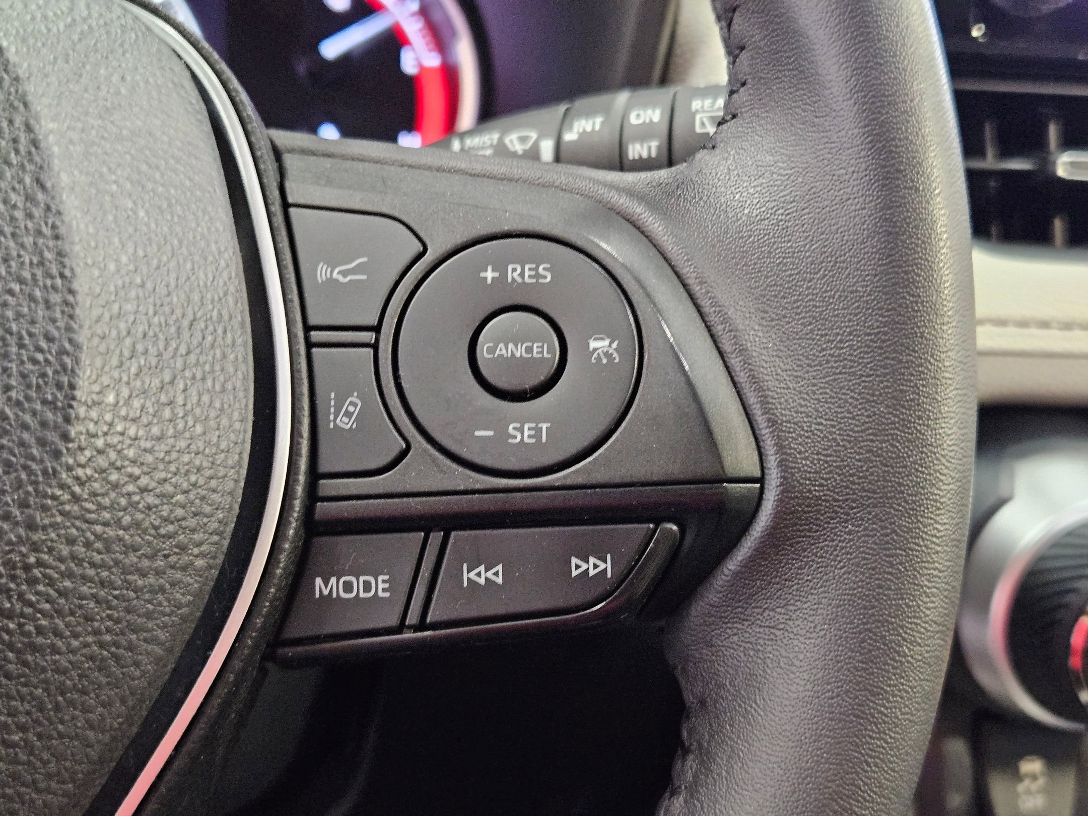 Used 2023 Toyota RAV4 XLE Premium image 29