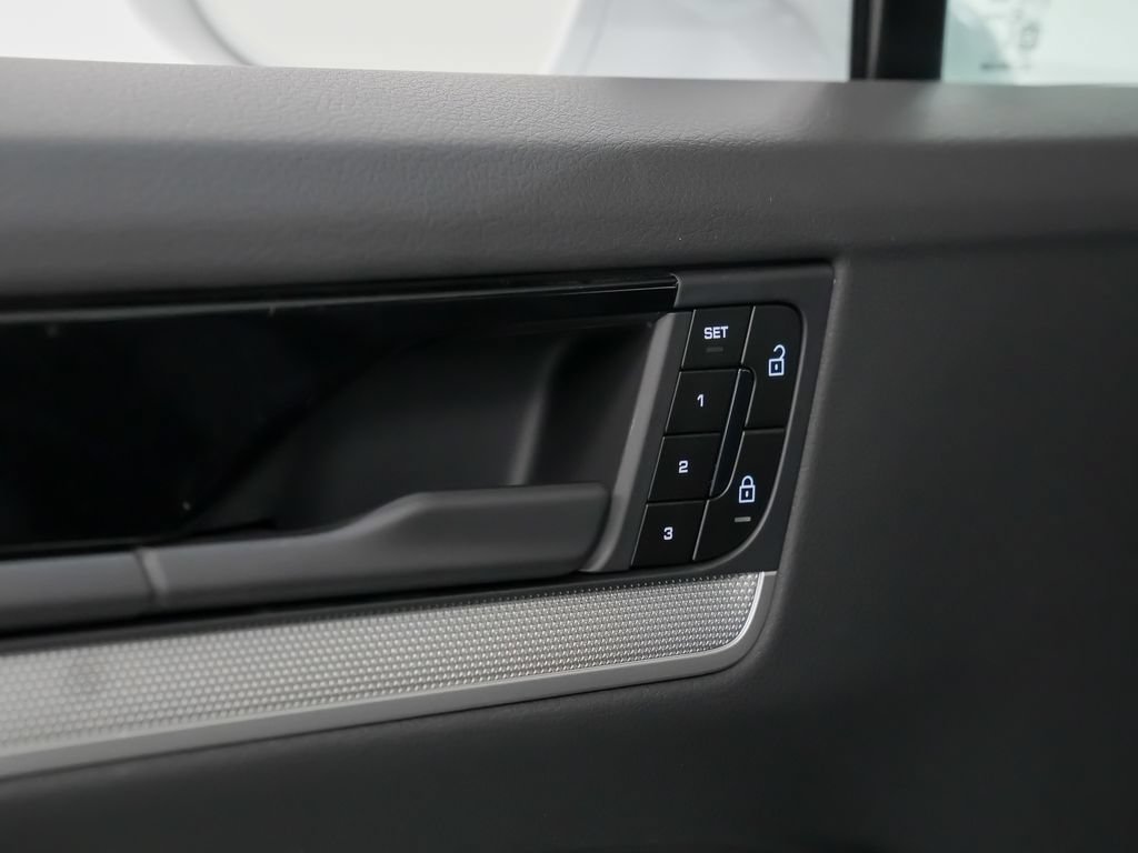New 2026 Porsche Cayenne E-Hybrid Coupe AWD/4WD image 22