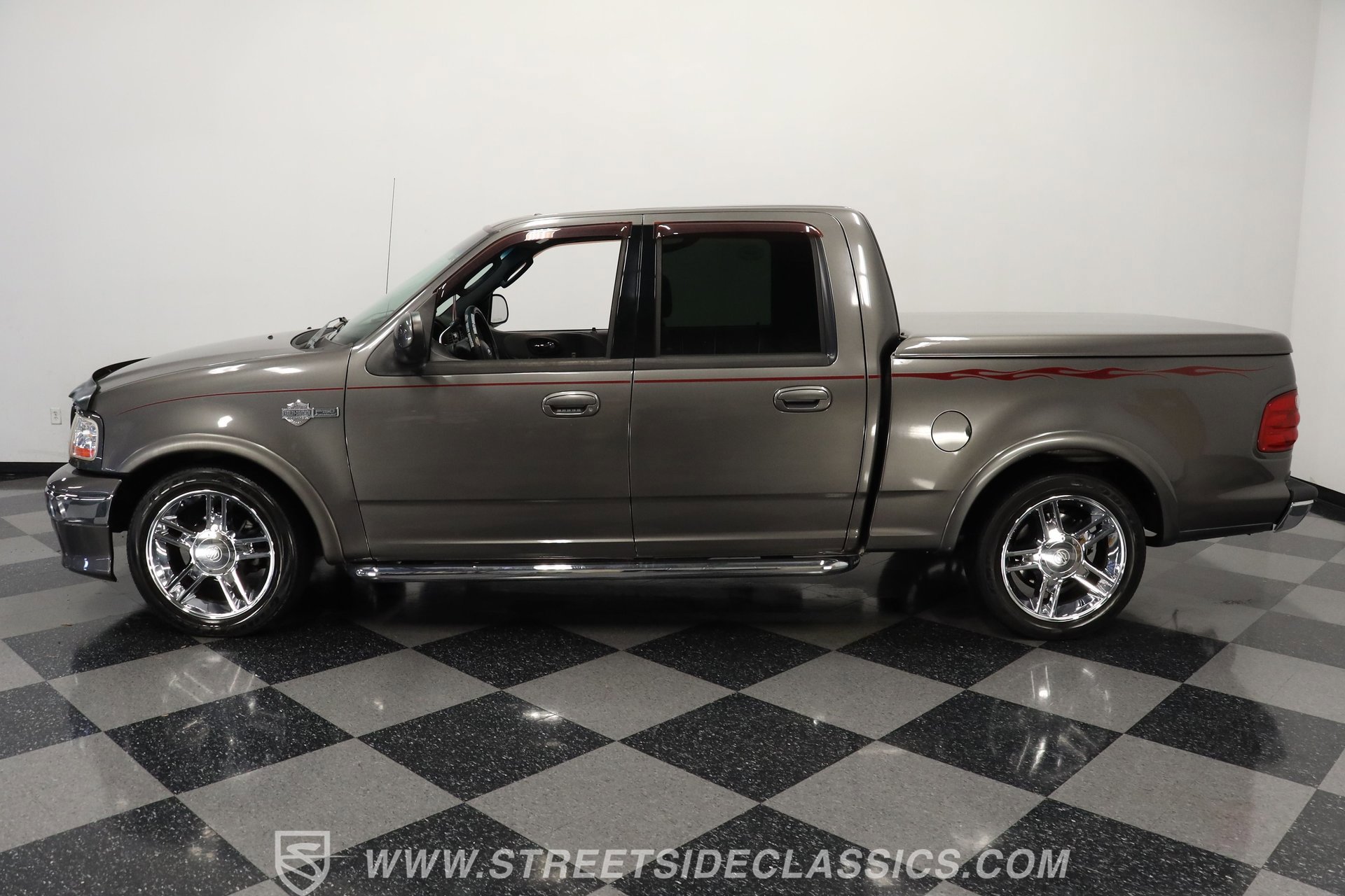 Used 2002 Ford F150 Harley-Davidson RWD image 2
