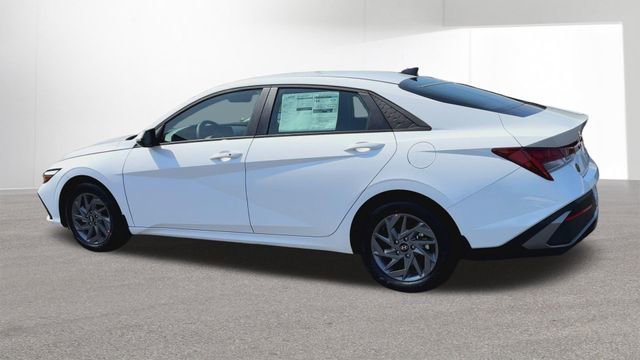 Used 2025 Hyundai Elantra Hybrid FWD image 56